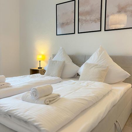 Helles City Apartment Fuer Familien & Gruppen Neu-Ulm Esterno foto