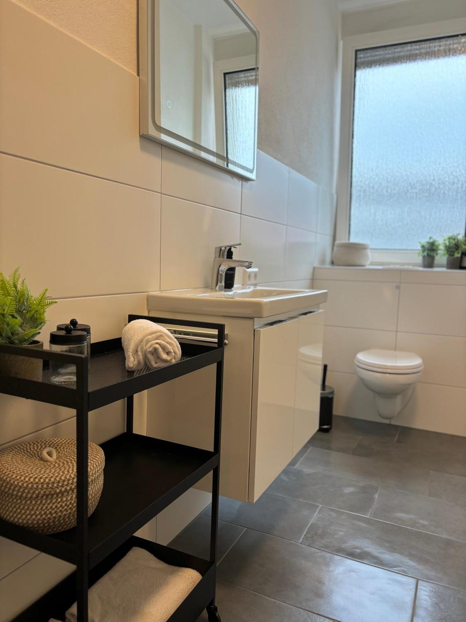 Helles City Apartment Fuer Familien & Gruppen Neu-Ulm Esterno foto