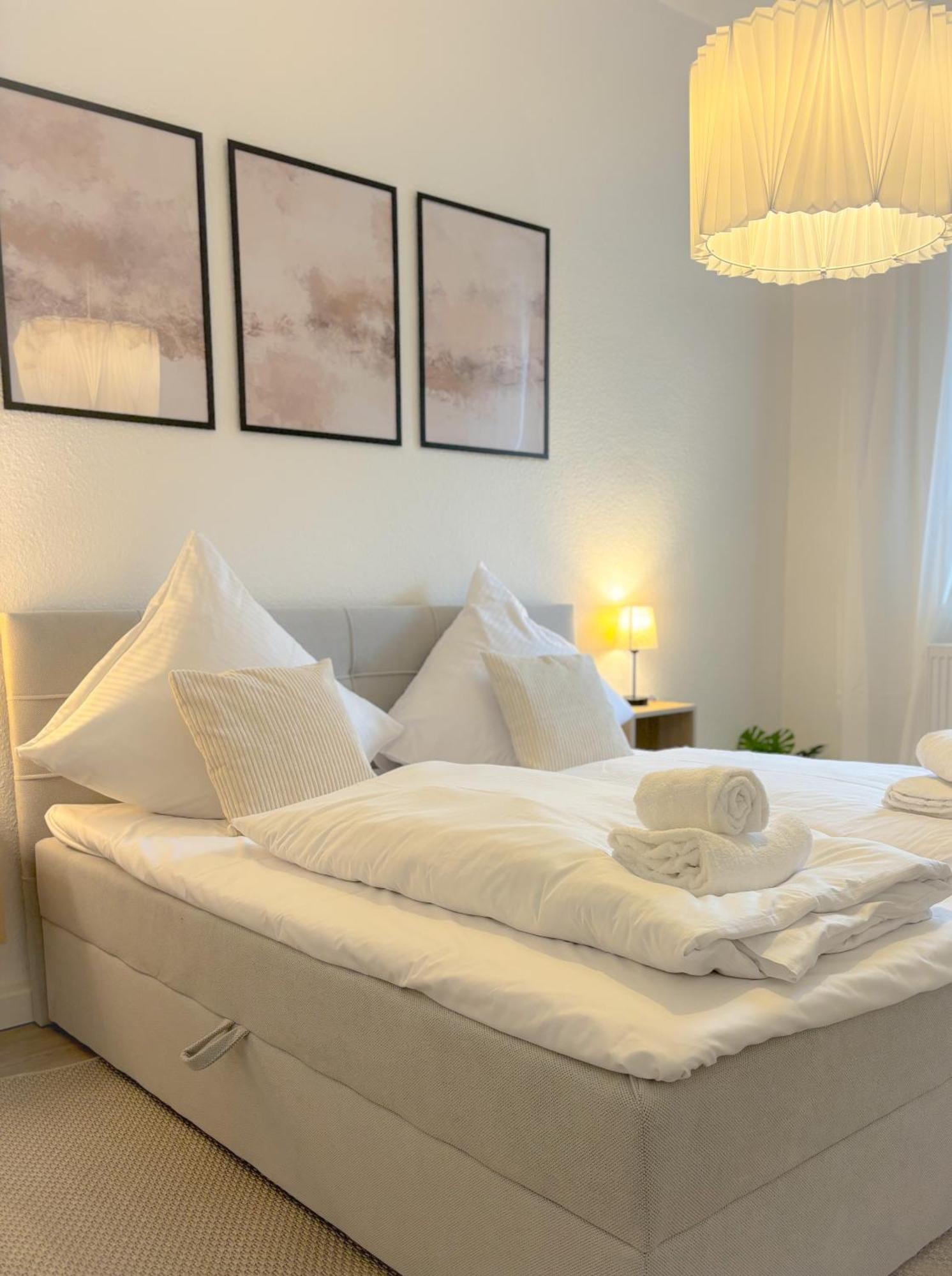 Helles City Apartment Fuer Familien & Gruppen Neu-Ulm Esterno foto