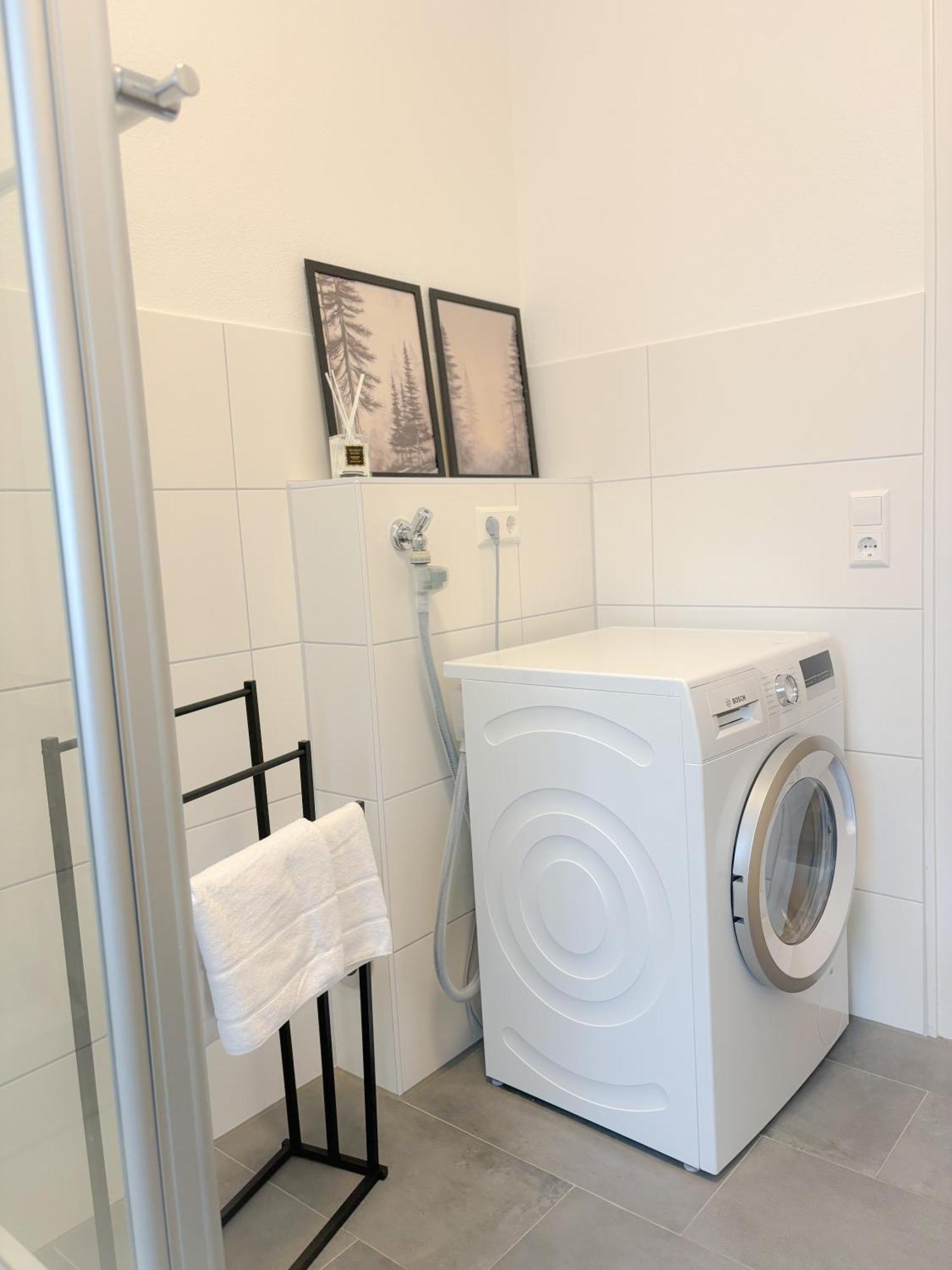 Helles City Apartment Fuer Familien & Gruppen Neu-Ulm Esterno foto