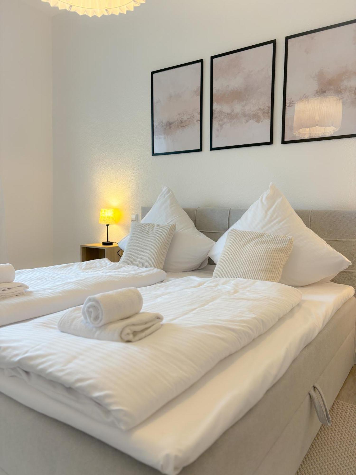 Helles City Apartment Fuer Familien & Gruppen Neu-Ulm Esterno foto