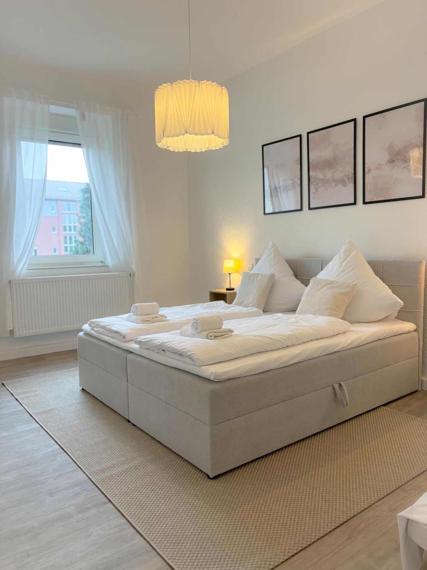 Helles City Apartment Fuer Familien & Gruppen Neu-Ulm Esterno foto