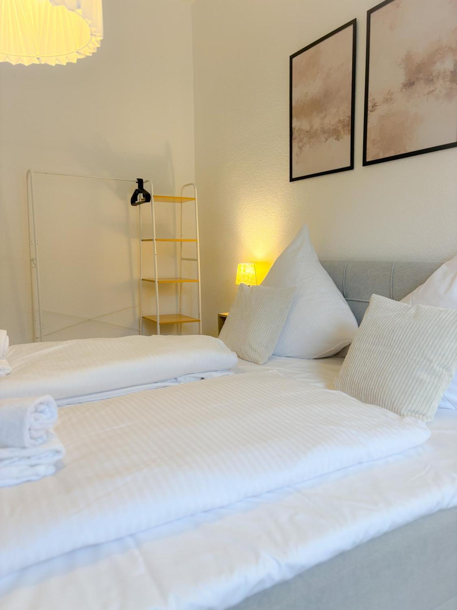 Helles City Apartment Fuer Familien & Gruppen Neu-Ulm Esterno foto